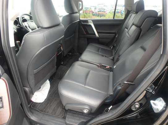 2017 PRADO 2.8L DIESEL WITH SUNROOF AND LEATHER image 8