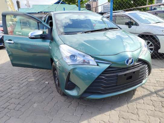 Toyota Vitz Jewela hybrid 2017 green 💚 image 1