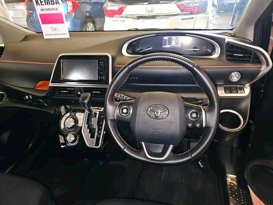 Toyota Sienta hybrid 2017 image 5