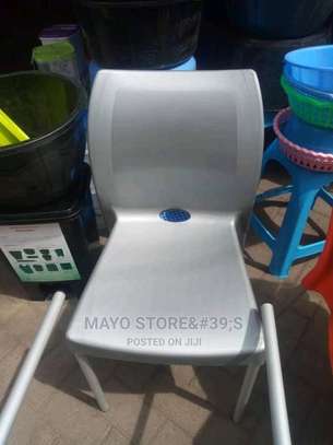 STACKABLE PLASTIC CHAIRS with ALUMINUM STANDS image 4