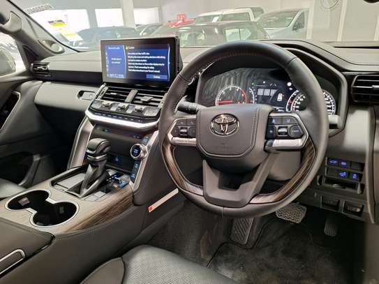 Toyota landcruiser image 4