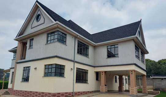 5 Bed House with En Suite at Garden Estate image 7