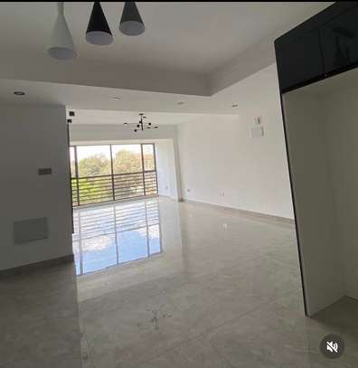 3 bedroom apartment all ensuite with Dsq image 4