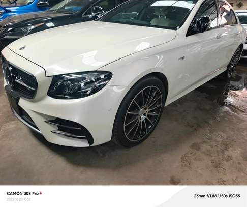 Mercedes Benz E43 image 2