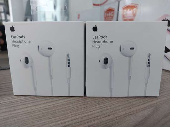 Original Apple Earpods with 3.5 mm Headphone Plug- image 2