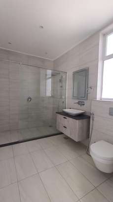 3 Bed Apartment with En Suite at Rhapta Rd image 13