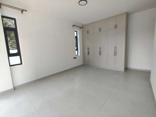 3 Bed Apartment with En Suite at Brookside Drive image 20