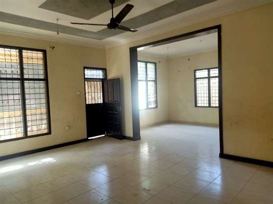 4 Bed Townhouse in Nyali Area image 9
