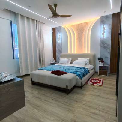 Serviced 2 Bed Apartment with En Suite at Tudor image 8