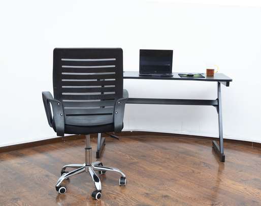 Affordable Mesh Fabric Office Chair –Mid-Back Task Chair image 3