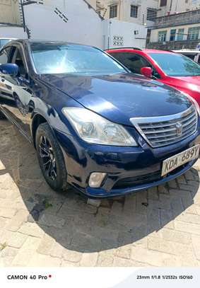 Toyota crown image 2