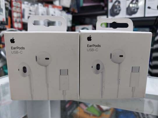 Apple EarPods with USB-C Connector image 2