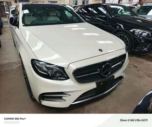 Mercedes Benz E43 image 12