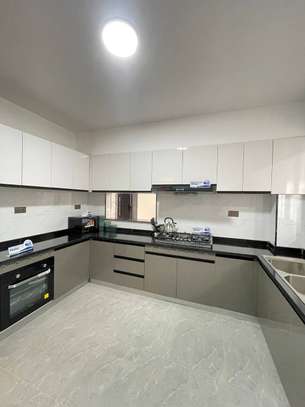 4 Bed Apartment with En Suite in Kileleshwa image 2