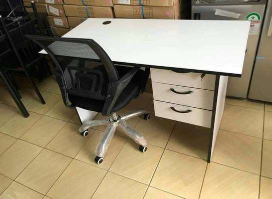 Super quality executive office desks and chair image 1