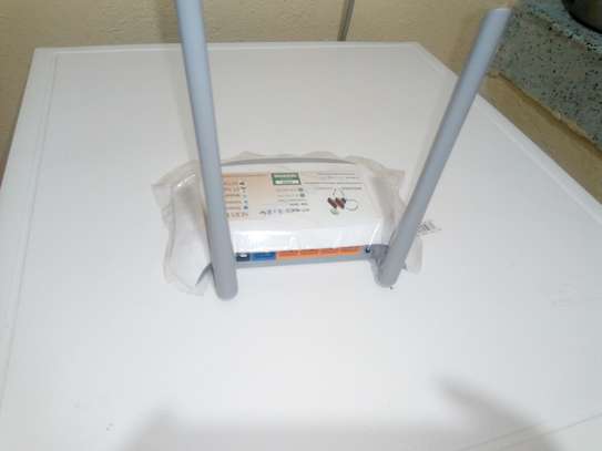 TP-link 300 mbs WiFi router image 2