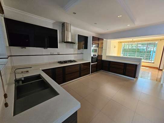 5 Bed House with En Suite in Spring Valley image 10