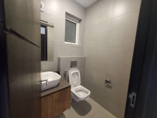 5 Bed Apartment with En Suite in General Mathenge image 15