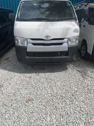 Toyota hiace 7l image 1