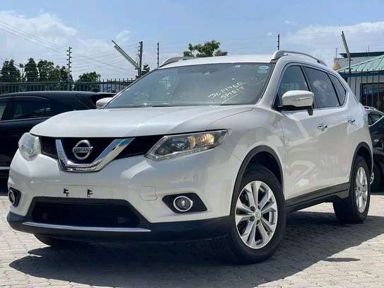 Nissan X-trail white 5seater 2016 4wd image 3