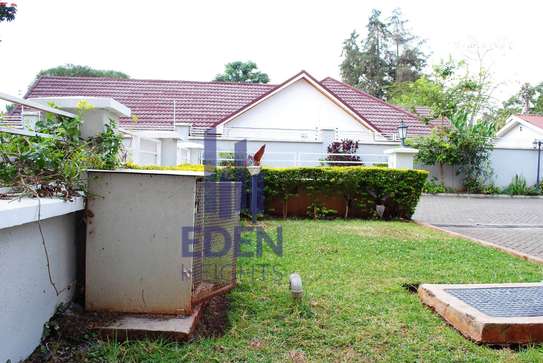 5 Bed Townhouse with En Suite in Lavington image 10