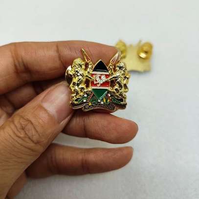 Enhanced Kenya Emblem 3D Gold Finish Lapel Pin Badge image 4