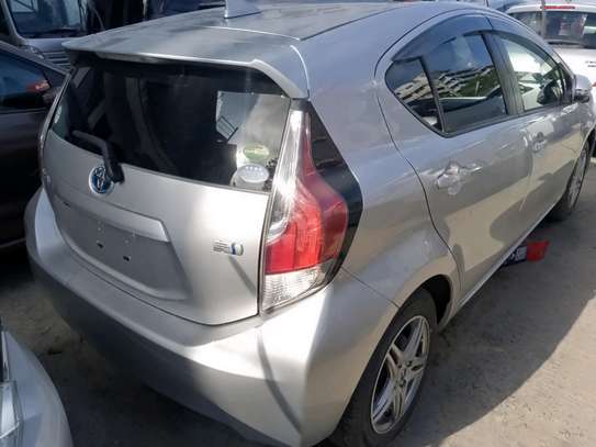Toyota aqua silver image 6