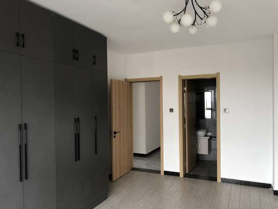 Serviced 2 Bed Apartment with En Suite at Wood Avenue image 9
