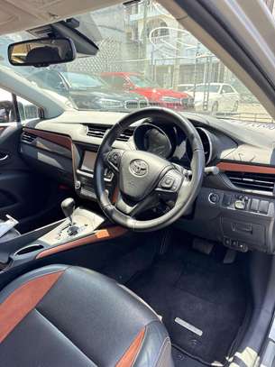 Toyota avensis 2018 image 2
