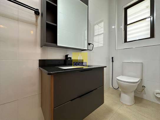 2 Bed Apartment in Ridgeways image 8