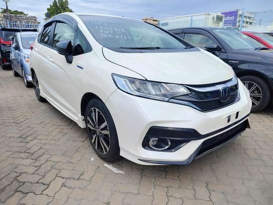 Honda Fit hybrid white 2018 2wd image 3