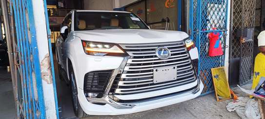 Lexus LX600 white 2023 SPORT image 2