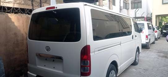 TOYOTA HIACE AUTOMATIC DIESEL OFFER PRICE image 3