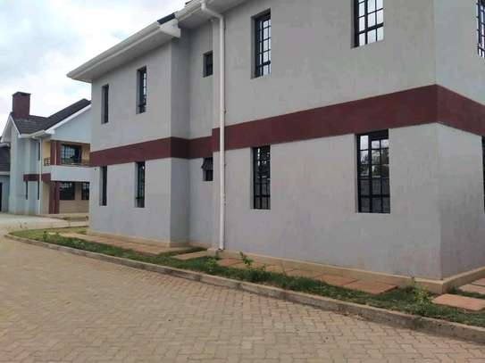 5 bedroom Maisonette Thome Garden Estate. image 10