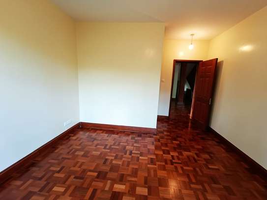 4 Bed House with En Suite in Spring Valley image 17