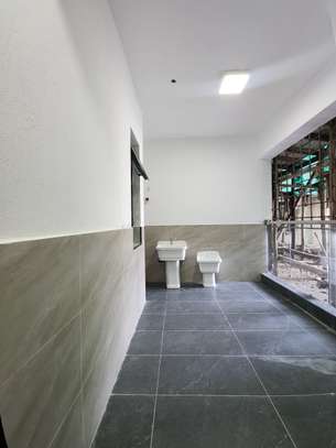 5 Bed Apartment with En Suite in Kileleshwa image 16