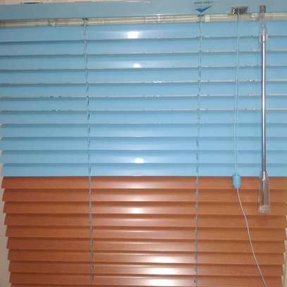 BEAUTIFUL COLORFUL OFFICE BLINDS image 7