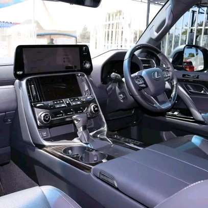 2022 Lexus LX 500d image 1