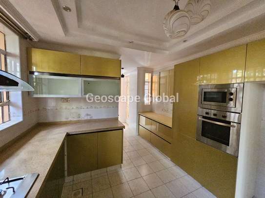 5 Bed Townhouse with En Suite in Lavington image 8