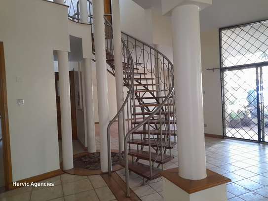 Magnificient 4 bdr for rent image 7