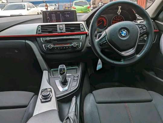 BMW 320i 2016 model image 6