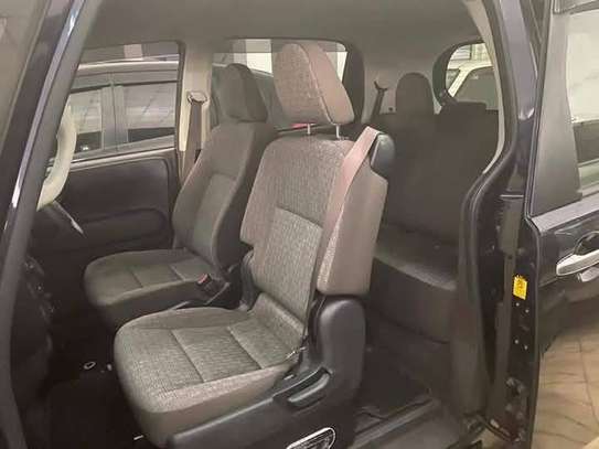 Toyota spade 2018 image 4