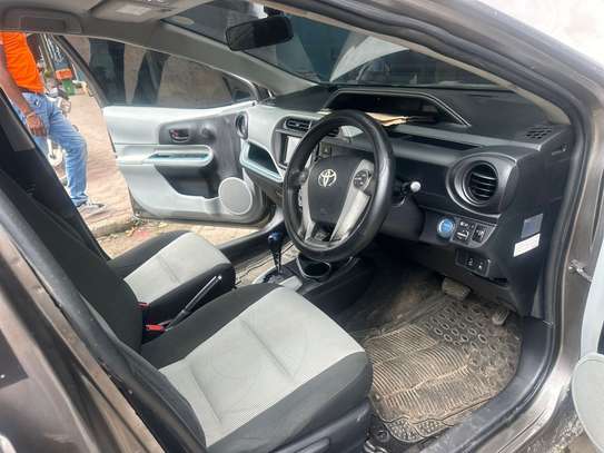 Toyota Aqua KCR image 8