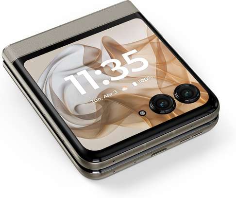 Motorola razr | 2024 | Unlocked | 8/256GB | 50MP Camera | image 3