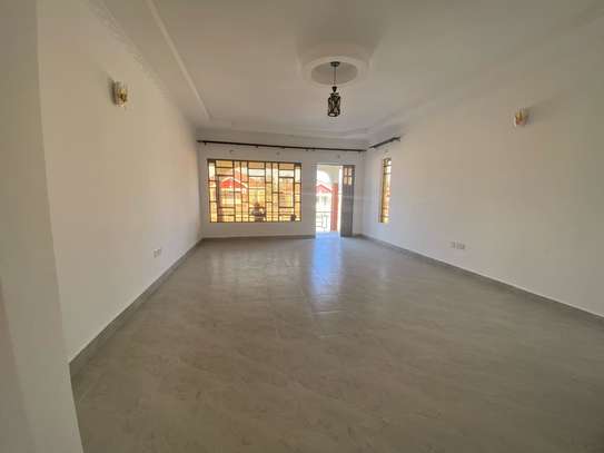 3 Bed House with En Suite in Kitengela image 7