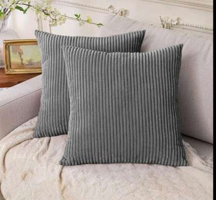 VELVET THROW PILLOWS image 3