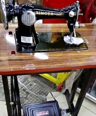 Complete sewing machine image 1
