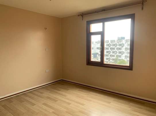 3 bedroom apartment all ensuite with Dsq image 9