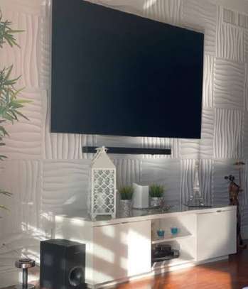 get a nice 3d tv background using wall panels image 1