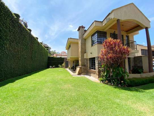 5 Bed Villa with En Suite in Spring Valley image 10